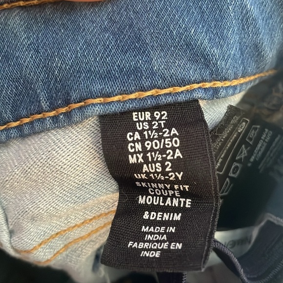 Light denim toddler jeans  US 2T skinny fit - Picture 3 of 4